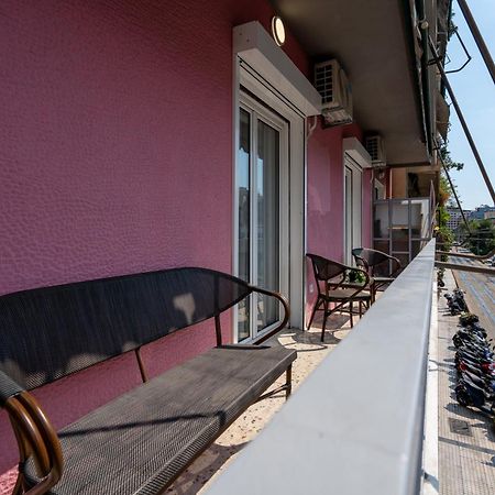 Newly Renovated 2 Bedroom Apartment, 5Min To Metro เอเธนส์ ภายนอก รูปภาพ