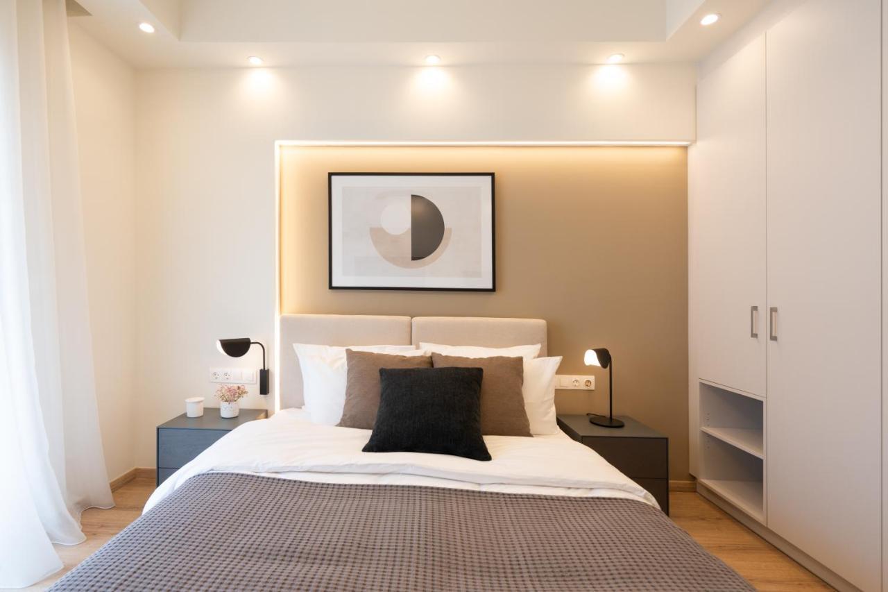 Newly Renovated 2 Bedroom Apartment, 5Min To Metro เอเธนส์ ภายนอก รูปภาพ