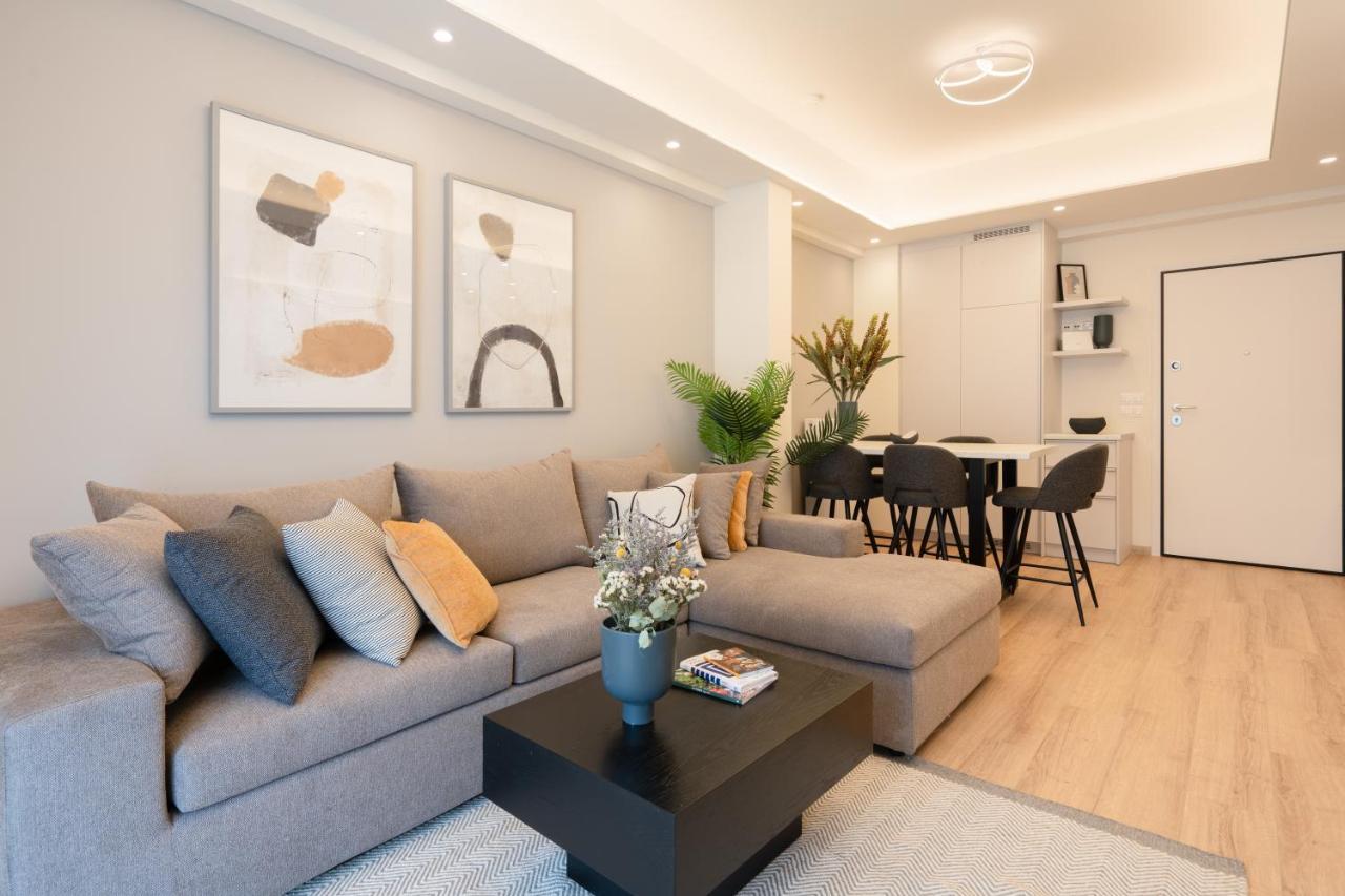 Newly Renovated 2 Bedroom Apartment, 5Min To Metro เอเธนส์ ภายนอก รูปภาพ