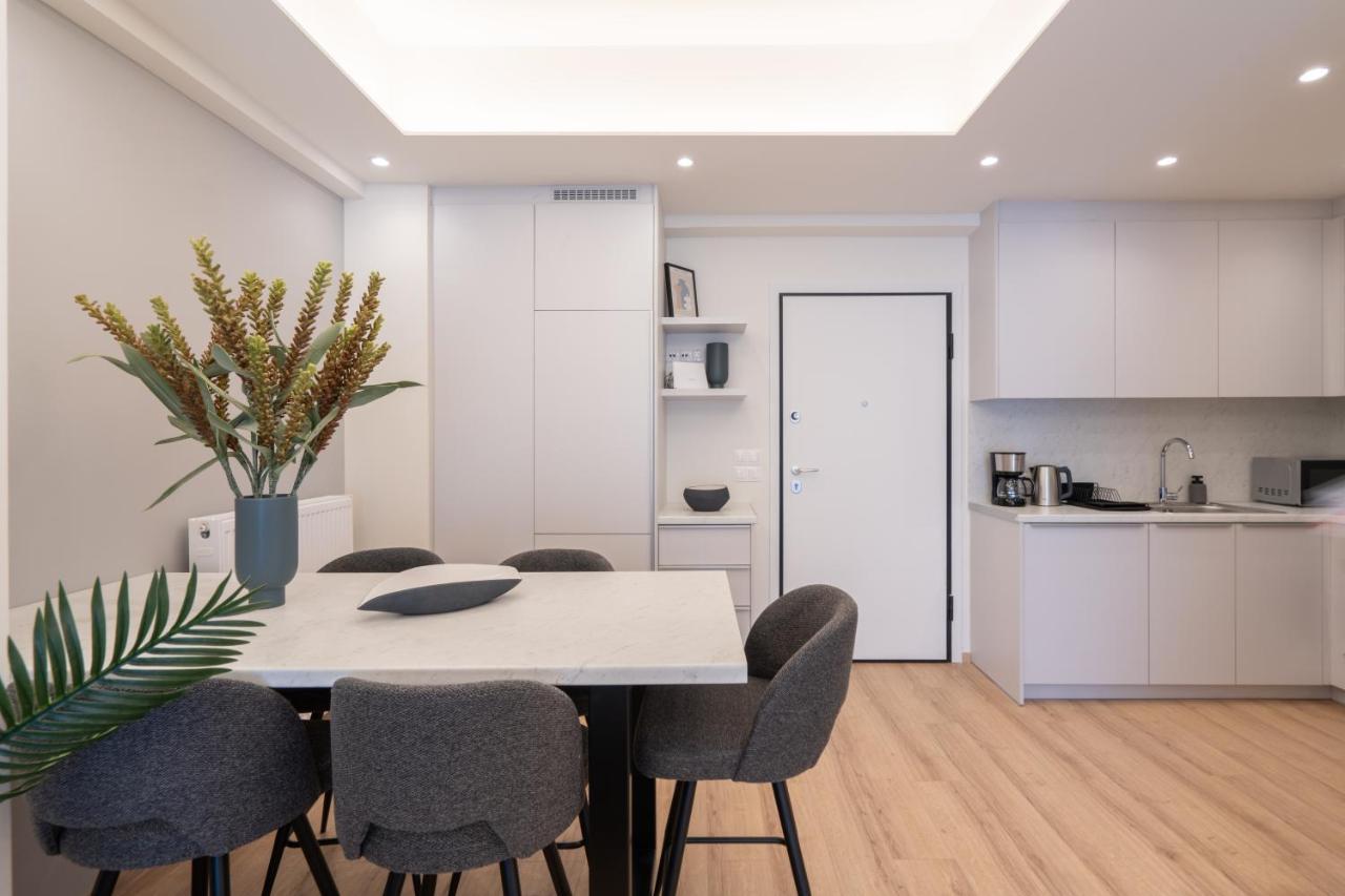 Newly Renovated 2 Bedroom Apartment, 5Min To Metro เอเธนส์ ภายนอก รูปภาพ