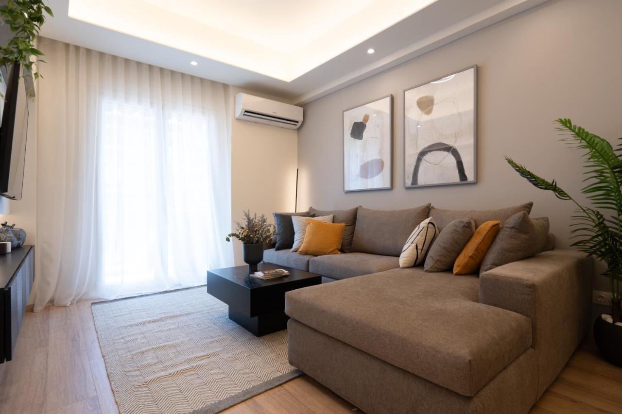 Newly Renovated 2 Bedroom Apartment, 5Min To Metro เอเธนส์ ภายนอก รูปภาพ