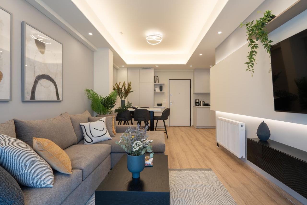 Newly Renovated 2 Bedroom Apartment, 5Min To Metro เอเธนส์ ภายนอก รูปภาพ