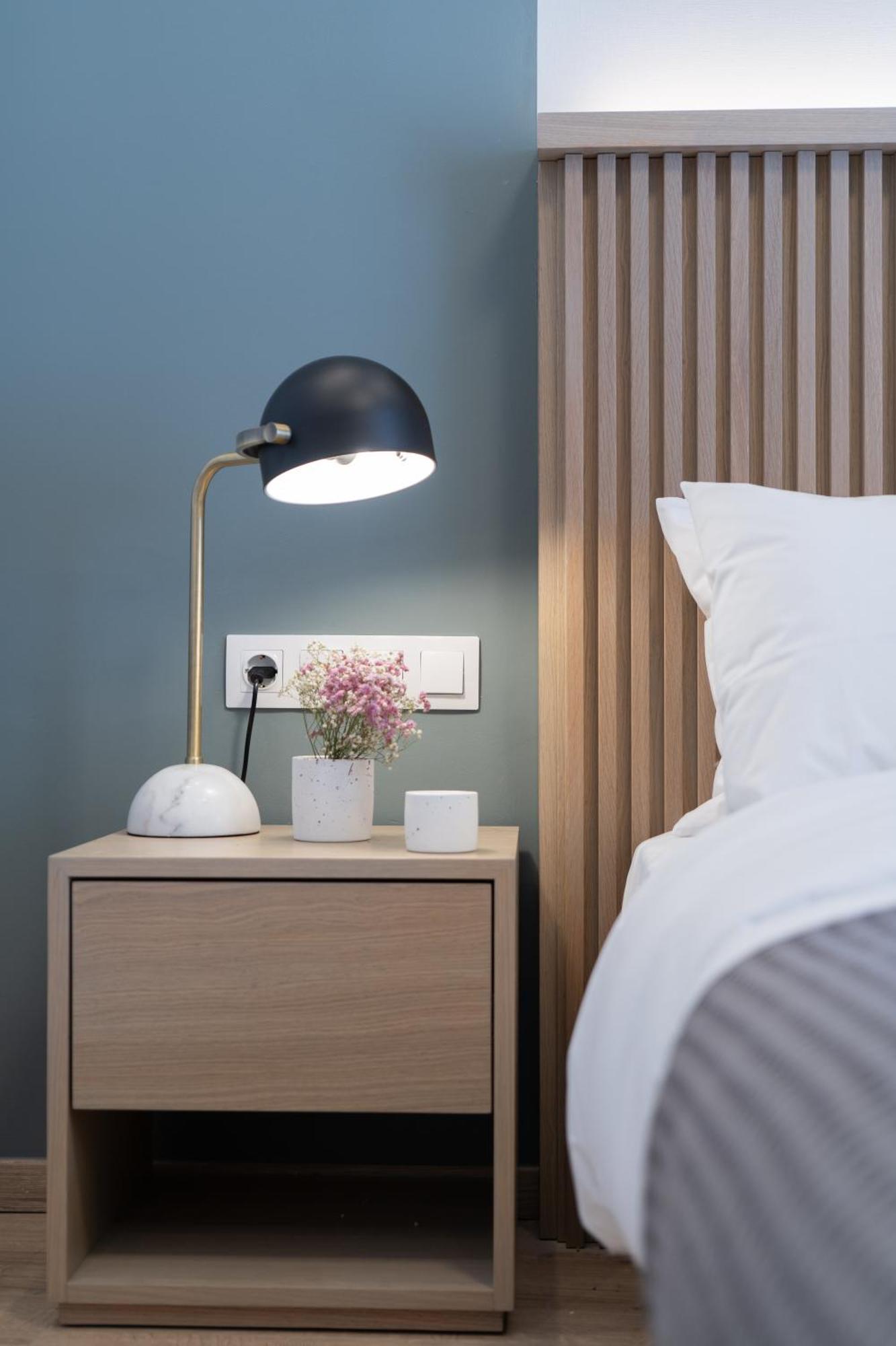 Newly Renovated 2 Bedroom Apartment, 5Min To Metro เอเธนส์ ภายนอก รูปภาพ