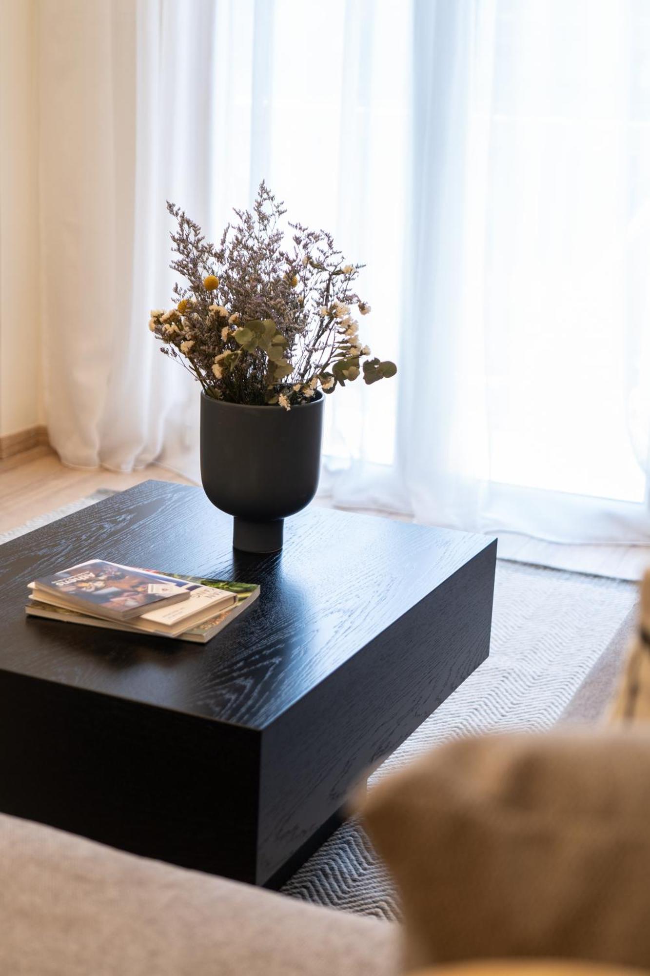 Newly Renovated 2 Bedroom Apartment, 5Min To Metro เอเธนส์ ภายนอก รูปภาพ