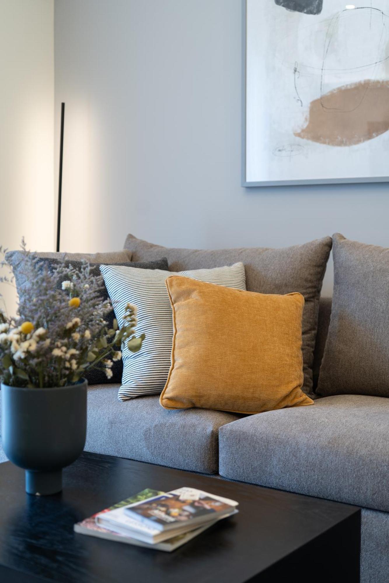 Newly Renovated 2 Bedroom Apartment, 5Min To Metro เอเธนส์ ภายนอก รูปภาพ