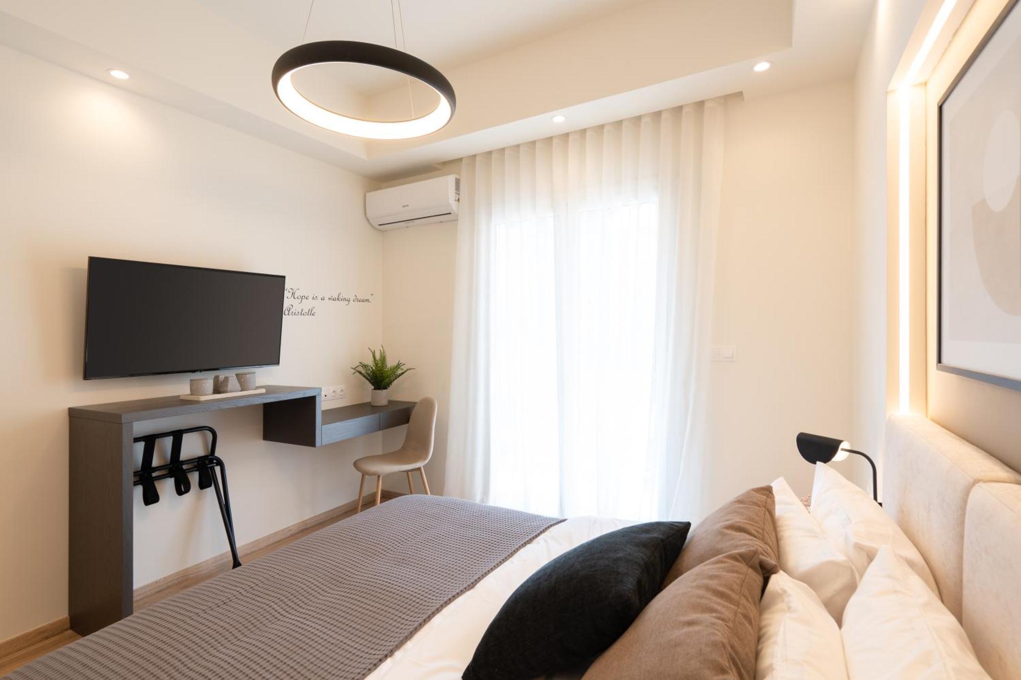 Newly Renovated 2 Bedroom Apartment, 5Min To Metro เอเธนส์ ภายนอก รูปภาพ