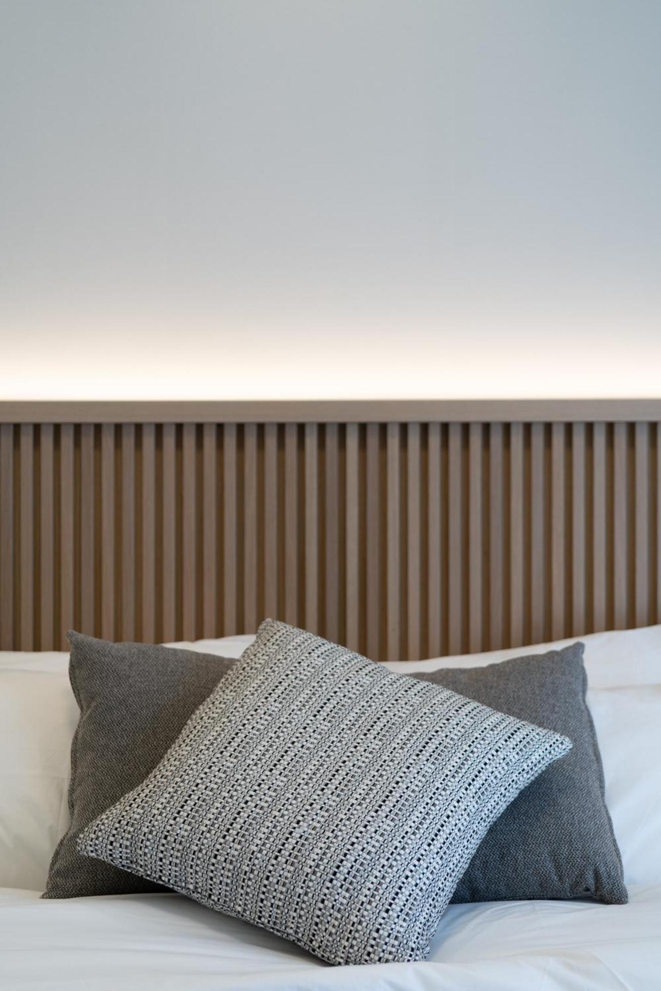 Newly Renovated 2 Bedroom Apartment, 5Min To Metro เอเธนส์ ภายนอก รูปภาพ